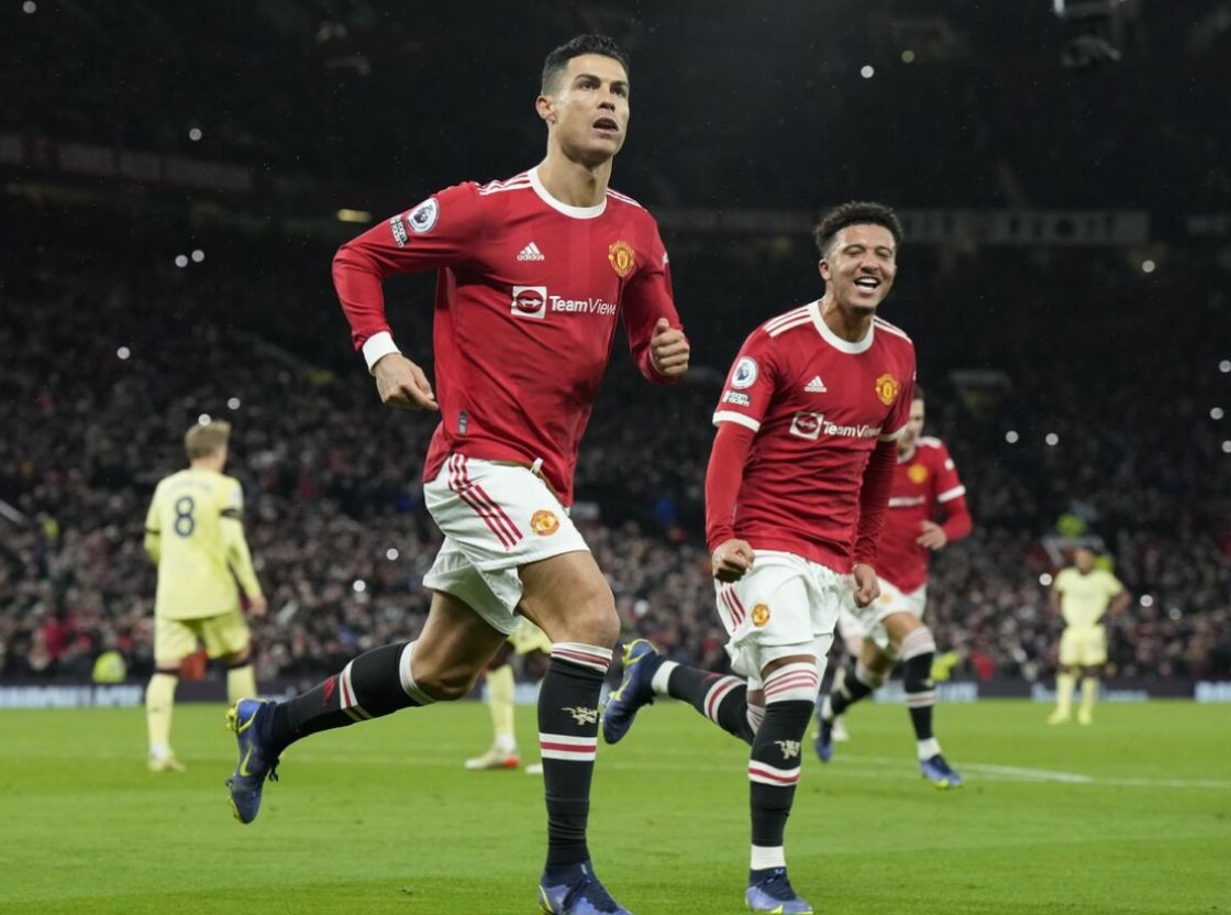 梅西在曼联比赛中持续失利,出色防守引发热议! 梅西在曼联比赛中持续失利,出色防守引发热议!