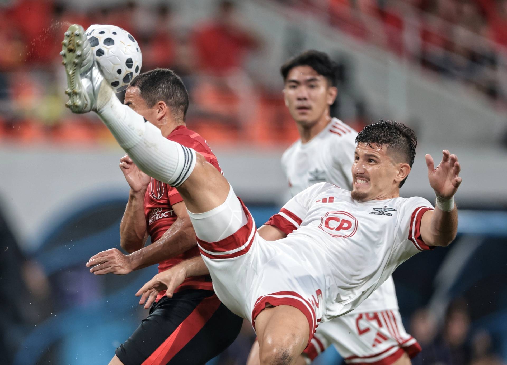 关于转会期成都蓉城防线松动：意甲节点到来，压力陡增，临场指挥获称赞的信息